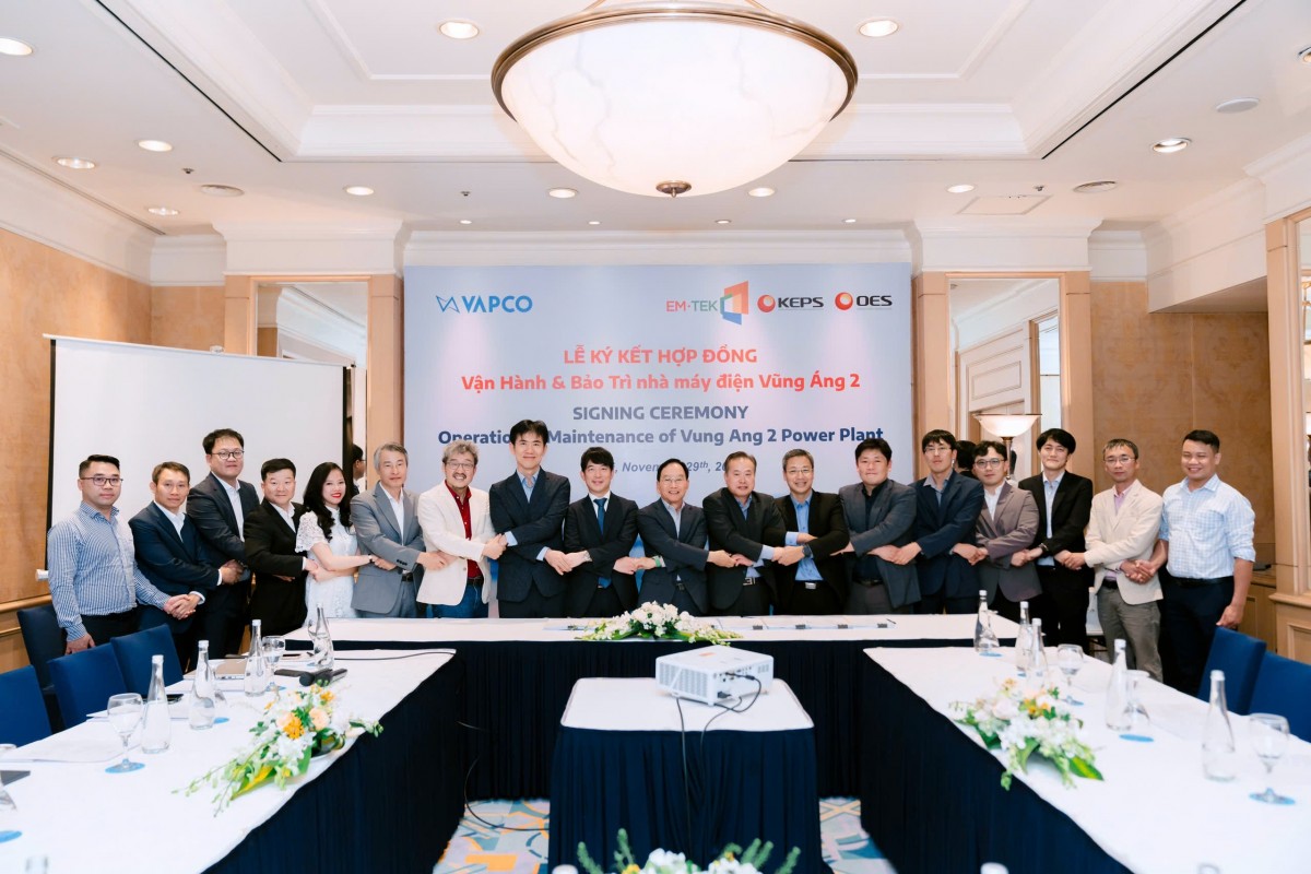 Signing ceremony for the operation and maintenance contract of the Vũng Áng II BOT TPP