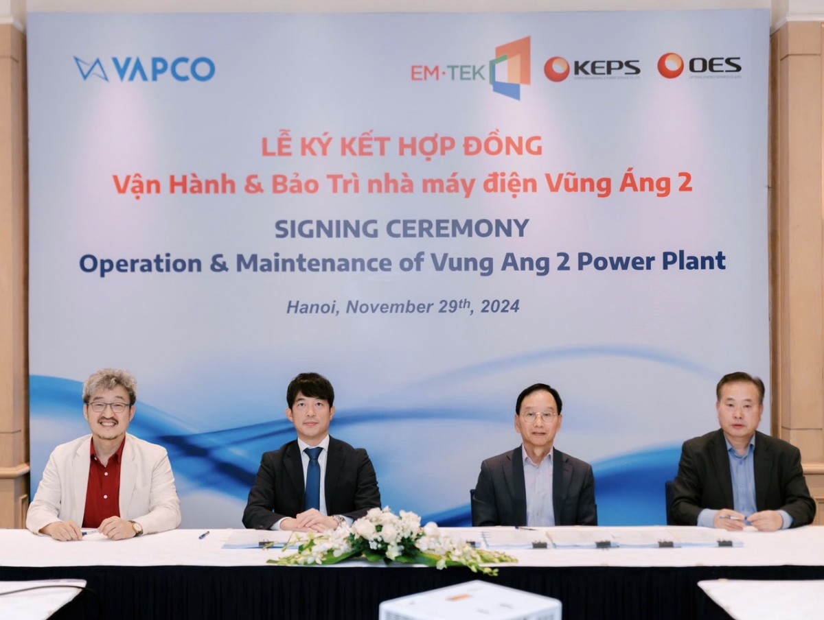 Signing ceremony for the operation and maintenance contract of the Vũng Áng II BOT TPP